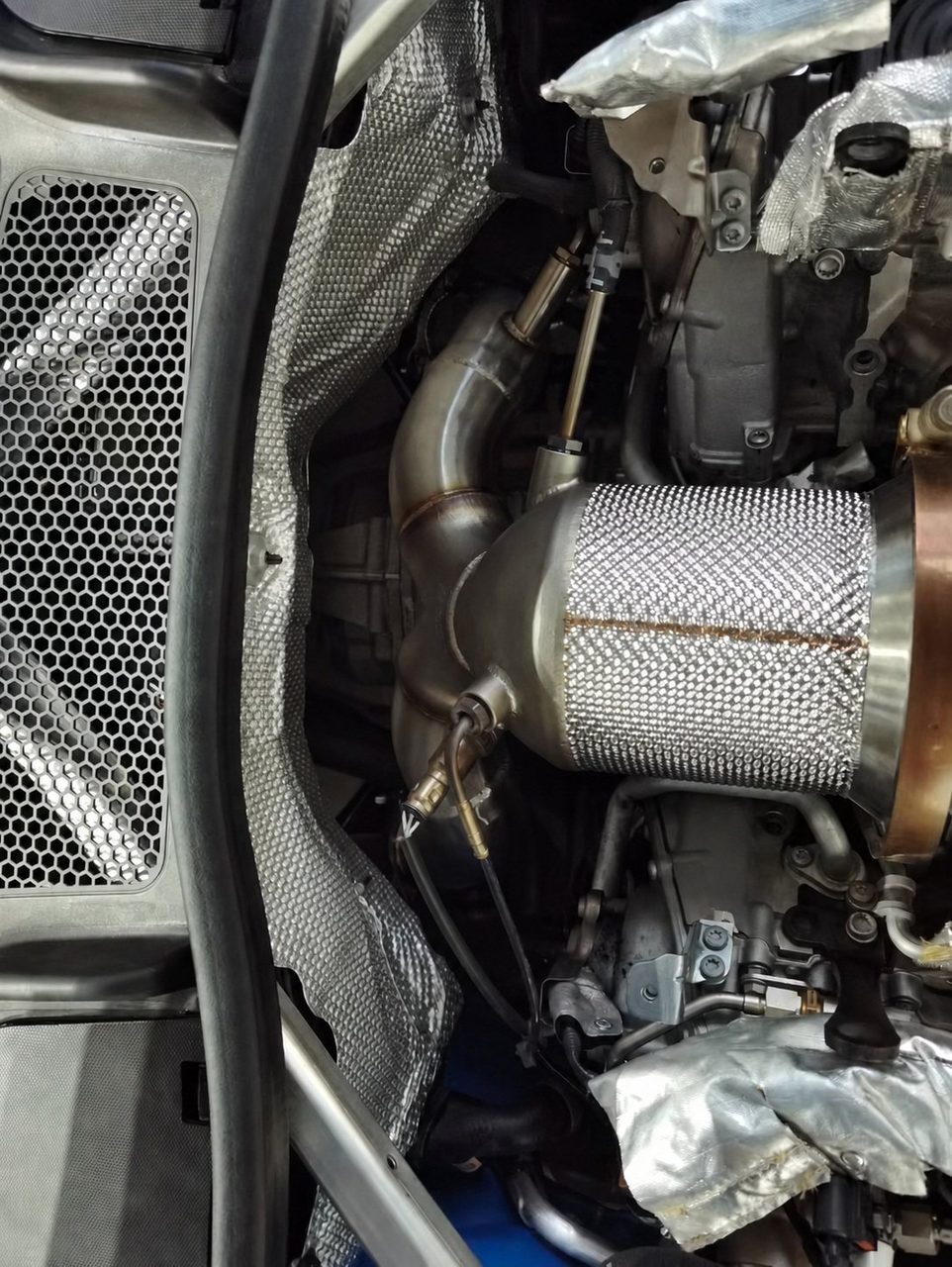 Audi S4 / S5 B9 Downpipe, mit Kat