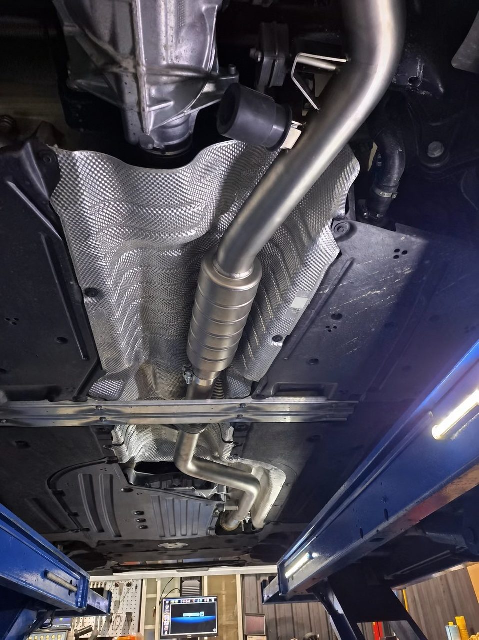 BMW 3 Series (G chassis) Downpipe / Cat-Back aus Titan, ohne Kat