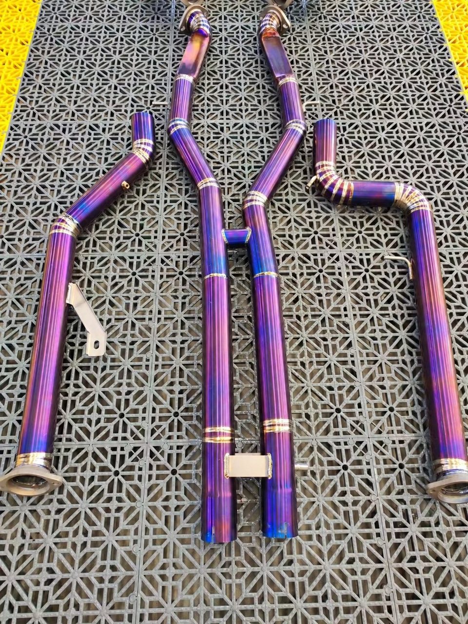 BMW G82 M4 Titanium, purple finish