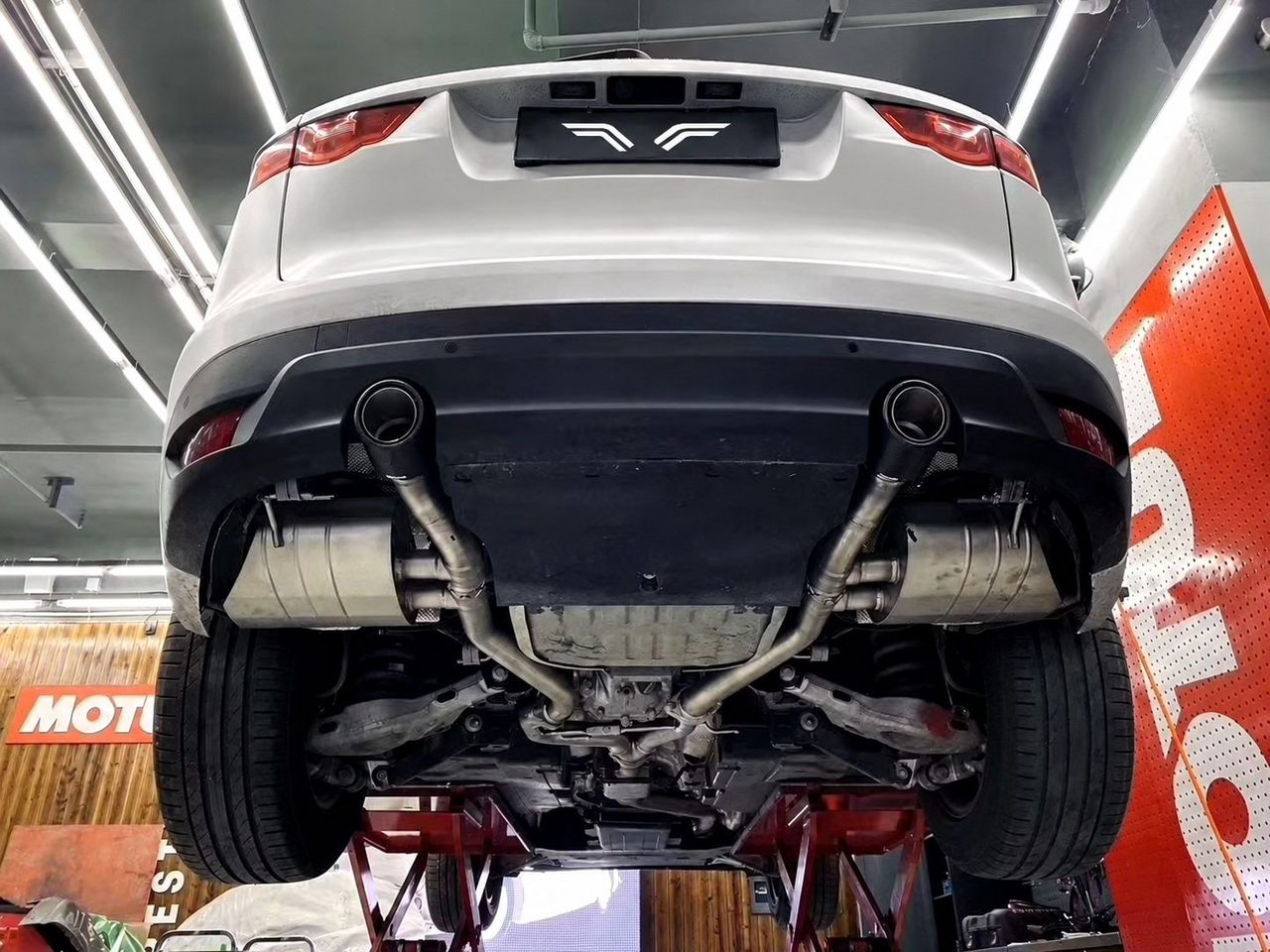 Jaguar F-Pace 2.0T Cat-Back aus Edelstahl
