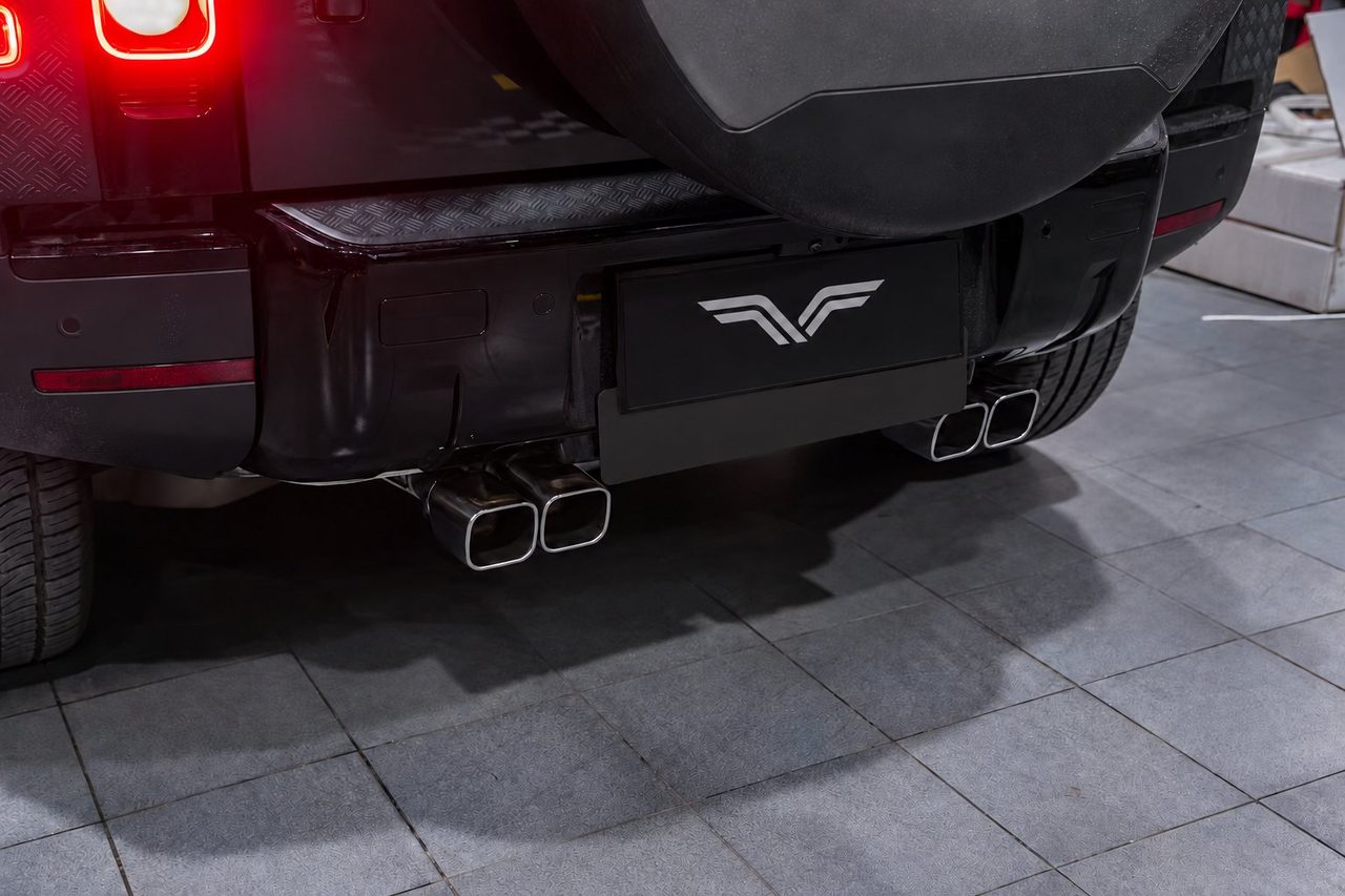 Land Rover Defender 3.0T Titanium, quad square tips