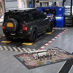 Land Rover Defender 3.0T Titanium, quad square tips — 2