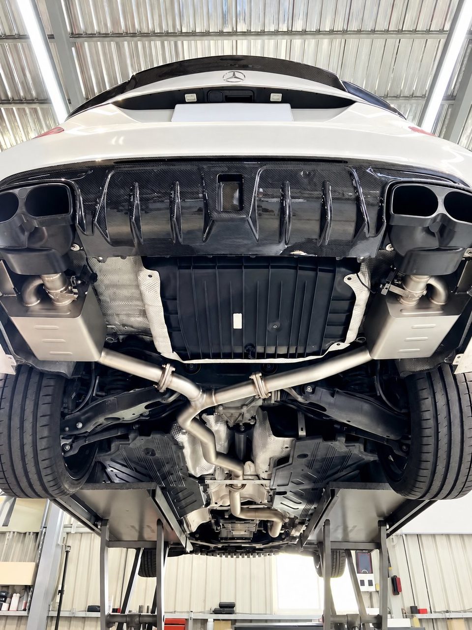 Mercedes-AMG W205 C300 Cat-Back aus Edelstahl