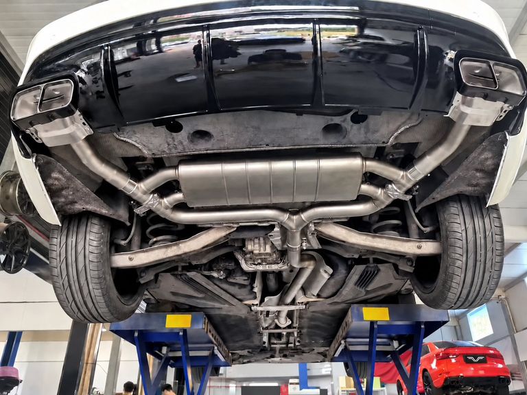 Mercedes-Benz CLA200 Abgasanlage