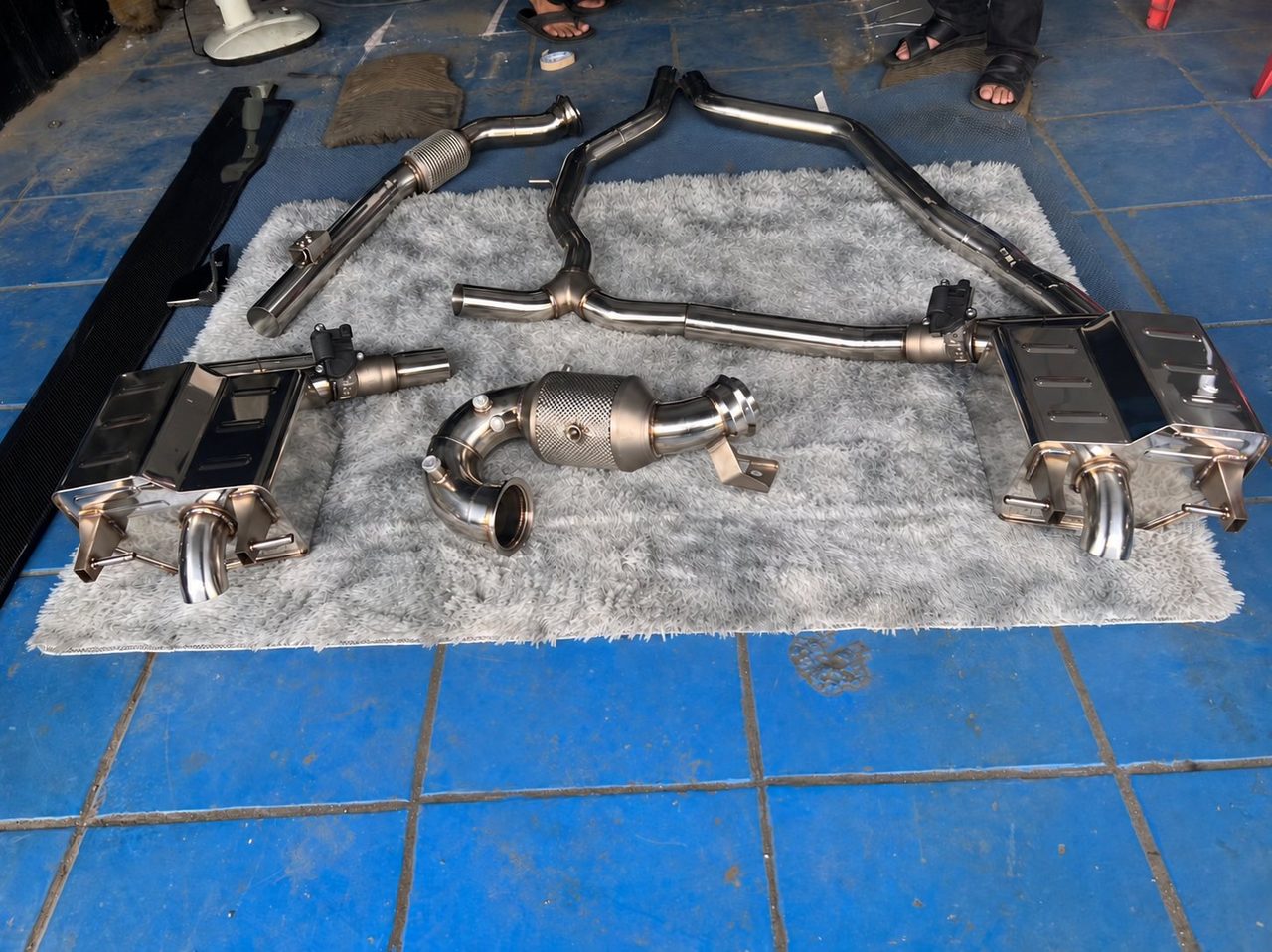 Mercedes-Benz W206 1.5T Cat-Back aus Edelstahl