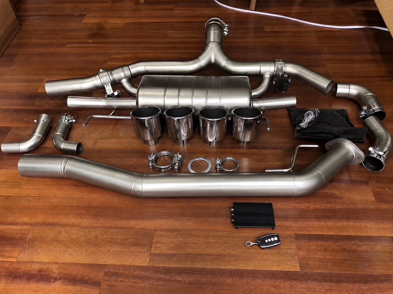 Nissan GTR 3.8T R35 Abgasanlage aus Edelstahl