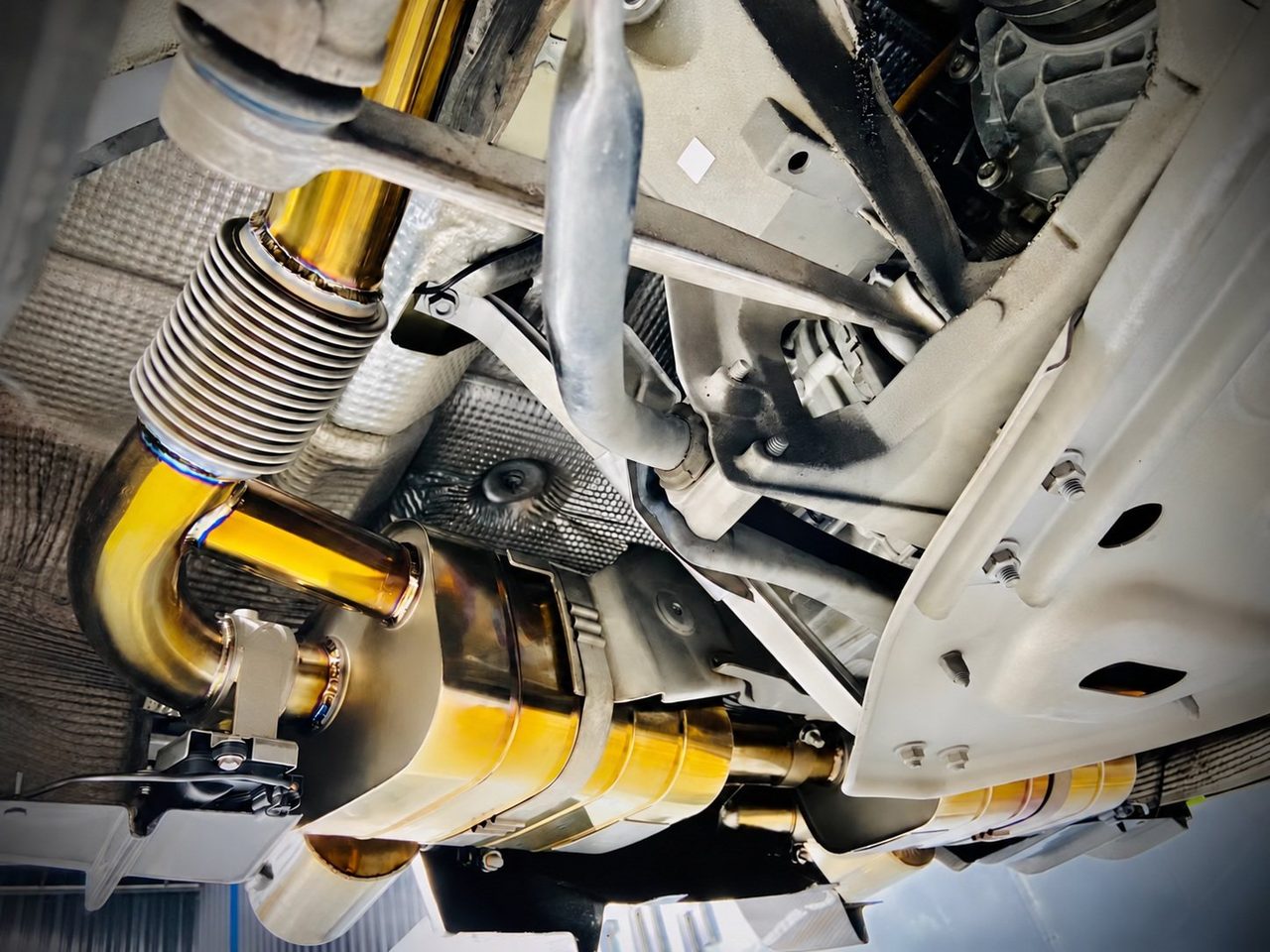 Porsche 718 2.0T / 2.5T Titanium Rear section, gold finish