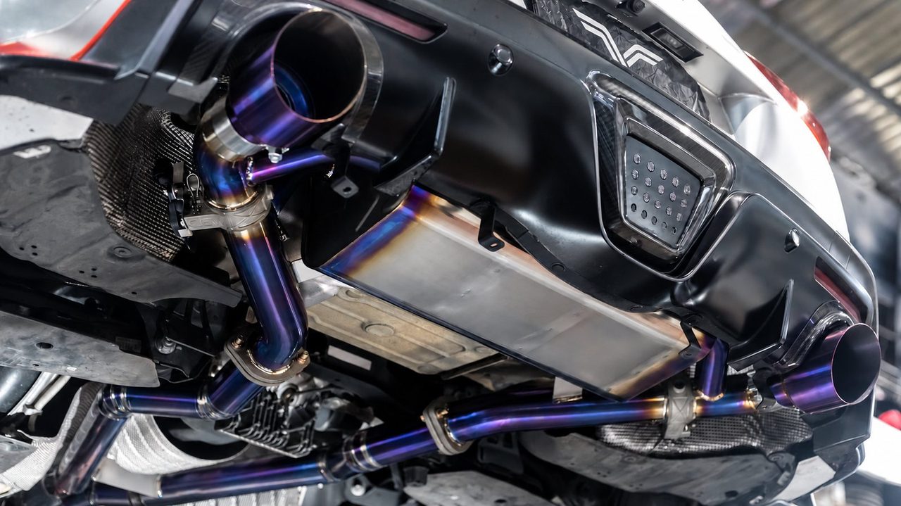 Toyota Supra 3.0T Cat-Back aus Titan, Finish violett