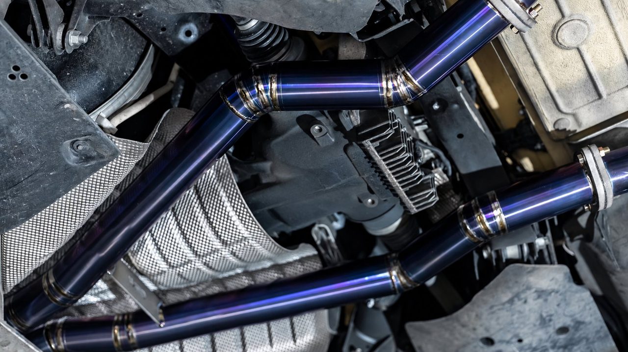 Toyota Supra 3.0T Cat-Back aus Titan, Finish violett