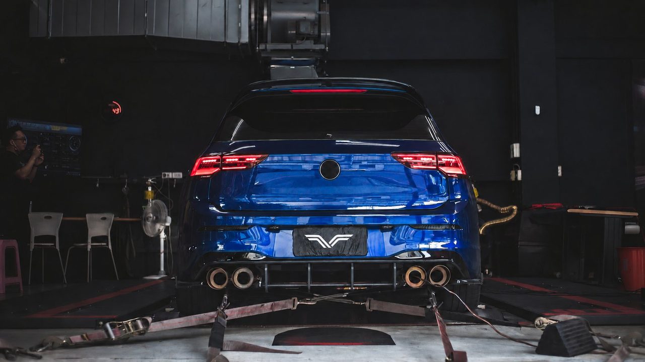 Volkswagen MK8 R Cat-Back aus Titan
